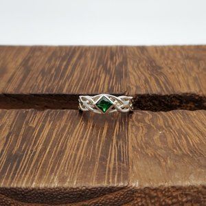 Size 7.75 925 Sterling Silver Celtic Style Green Glass Gem Ring